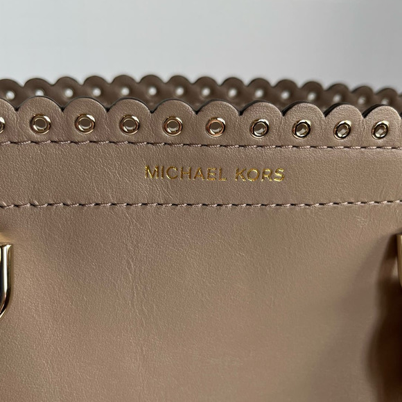 Michael Kors Benning Large Scalloped Leather Satchel Truffle Excellent Condition - Picture 11 of 15
